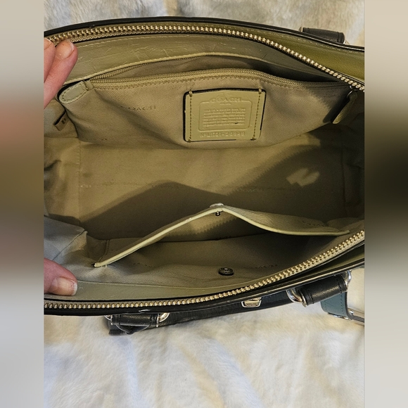 Coach Swagger colorblock RARE find. - Picture 7 of 12